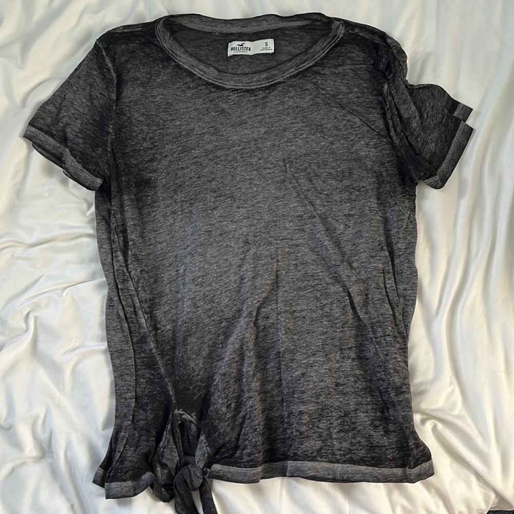 S charcoal colored women’s casual knotted top.